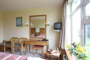 Connemara Gateway Hotel Оугтерард Екстериор снимка